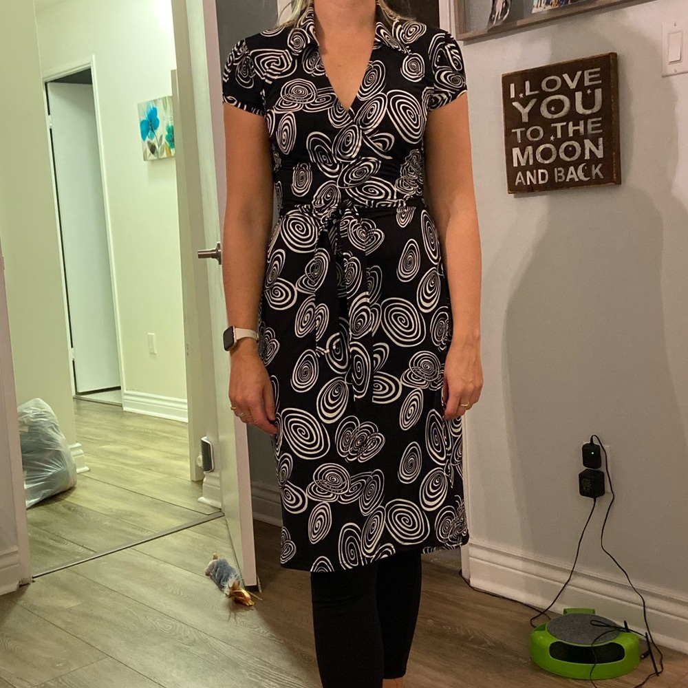 Black and white patterned work dress size S but can fit medium